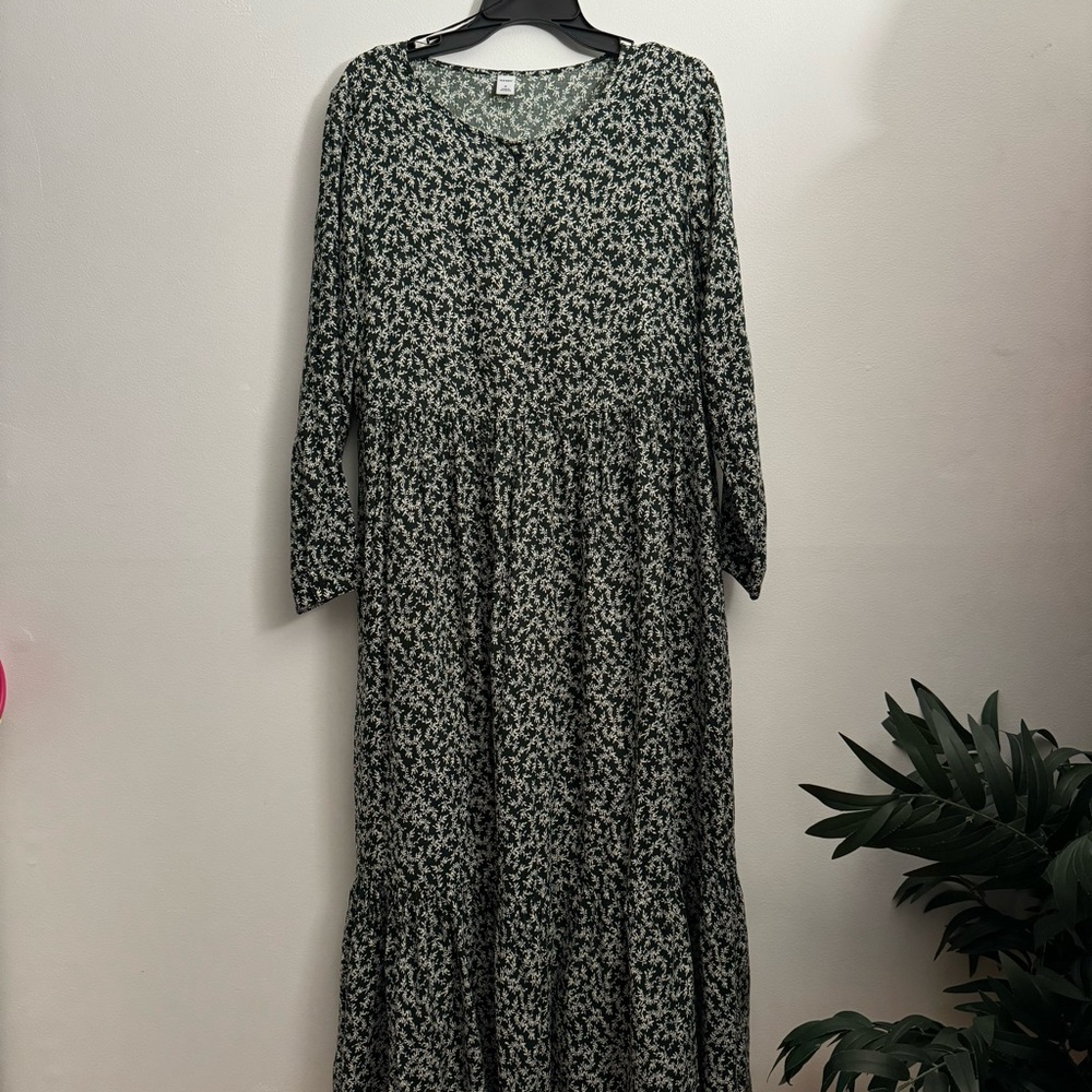 Long  sleeve green dress